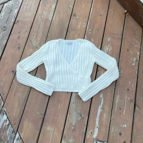 Urban Outfitters Cross Over Ribbed Cropped Sweater - Picture 3 of 14